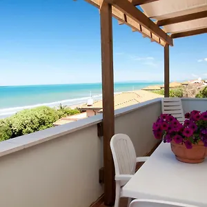 Clara Aparthotel